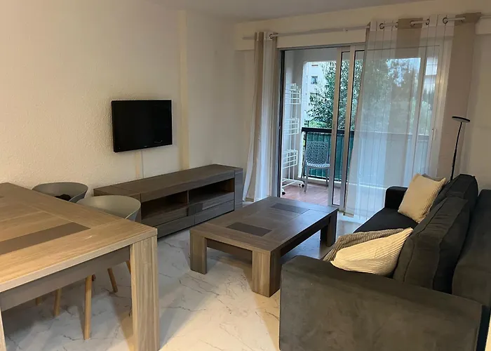 Le Balcon De L'etang Apartment *